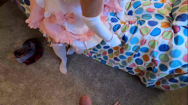 Cosplay stepdaughter lays in bed reading while rubs her pussy