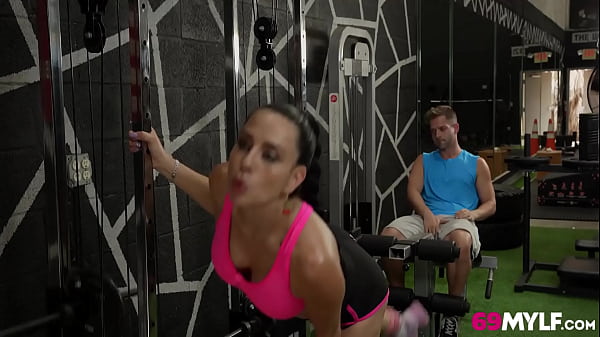 Hot Milf Want Attention in Gym And Get Fucked