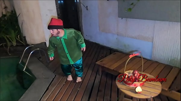 Snow White wasn't so white. With Pitoco famous dwarf of Brazilian television. No condom and hardcore anal