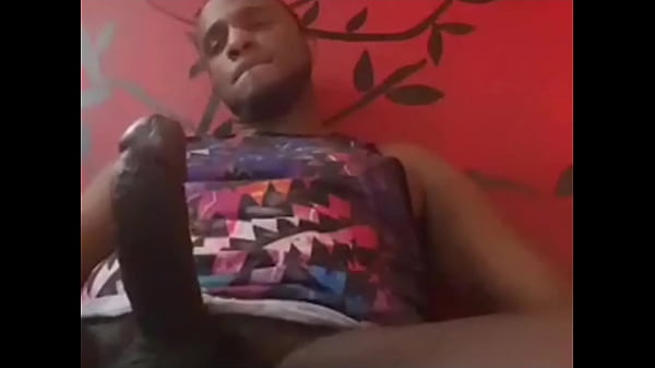 Negão Jorrando Leite