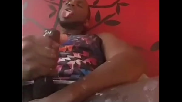 Download Video - Neg&atilde;o Jorrando Leite