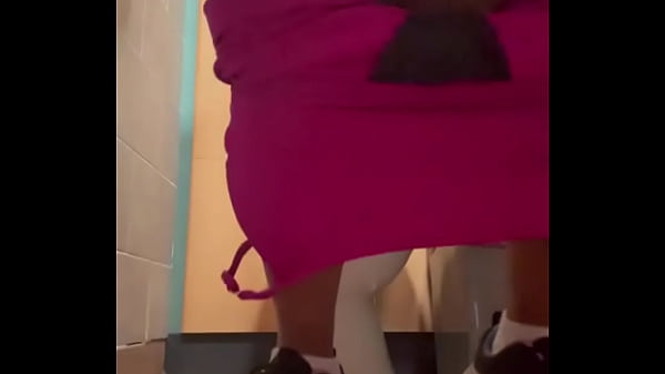  Ahhh Girls Wanna Have Fun! Public Toilets Won't Stop Me!