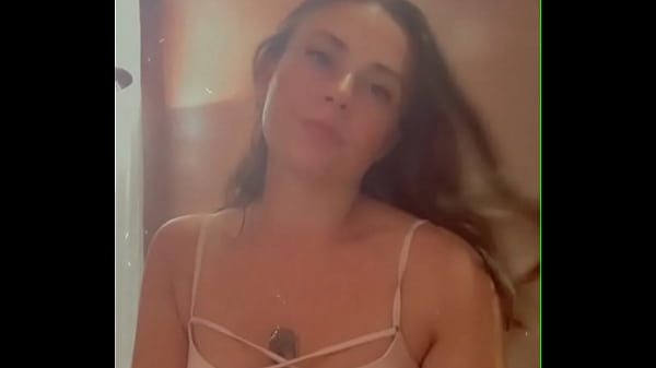 Regarde moi me touchée