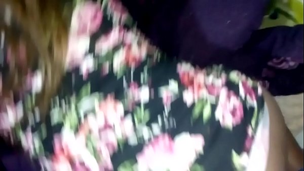 Download Video - Que rica le levant&oacute; su vestido y trae tanguita  quericaa