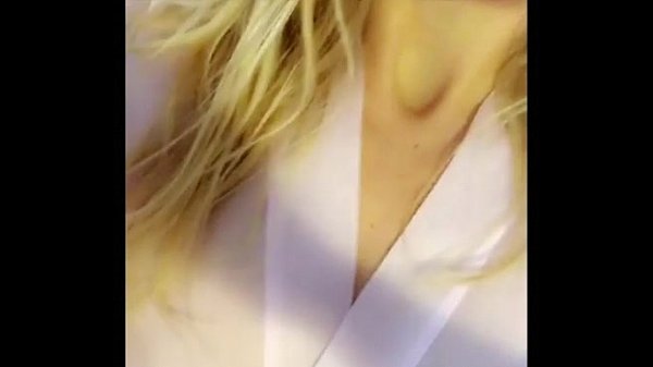 Download Video - Sexy&comma; Flashing and Dirty Snapchats