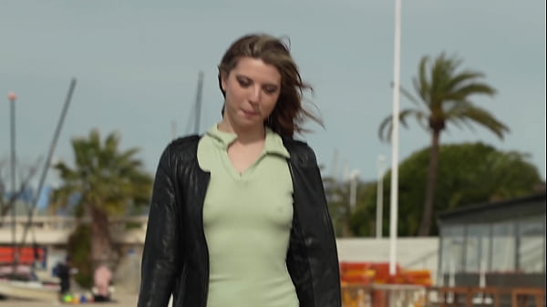 Martina laisse deux apollons s&rsquo;occuper de son cul !