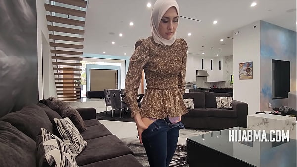 Download Video - Step Mom Wears Burqa On Streets And She's A Freak In The Sheets