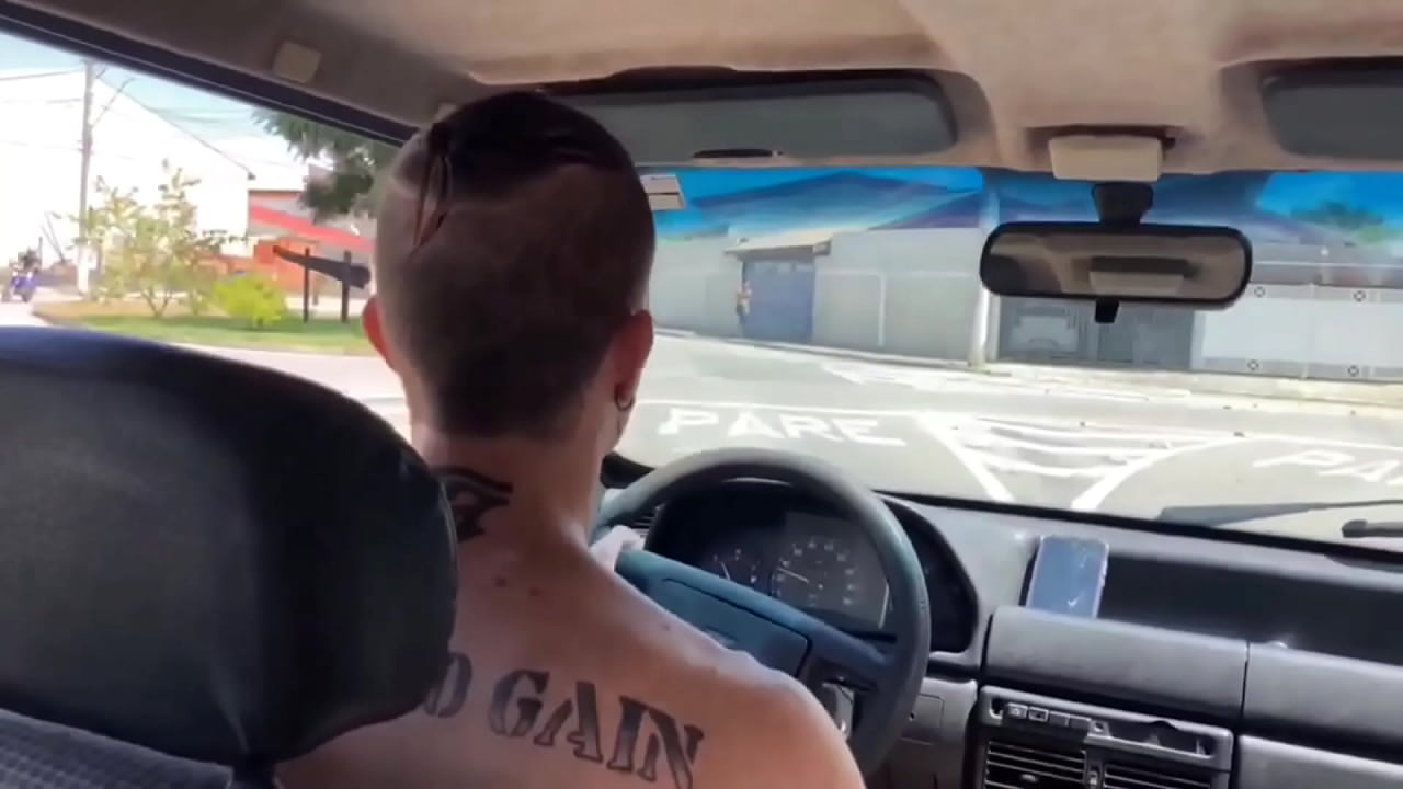 Fui a dar una vuelta con un amigo, me amamantó en la calle
                   oral carro carmona muchos negros