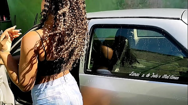 Download Video - MARIDO TARADO N&Atilde;O DEIXOU NEM EU LAVAR O CARRO E SOCOU A PICA PRA DENTRO DE MIN