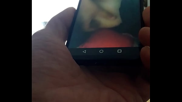 Süße Titten meiner Frau am Handy