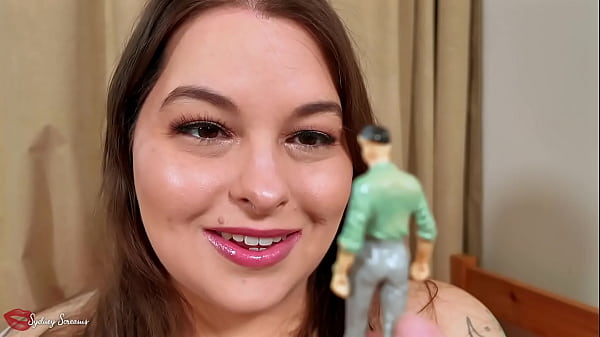 Gentle Giantess Girlfriend Kissing