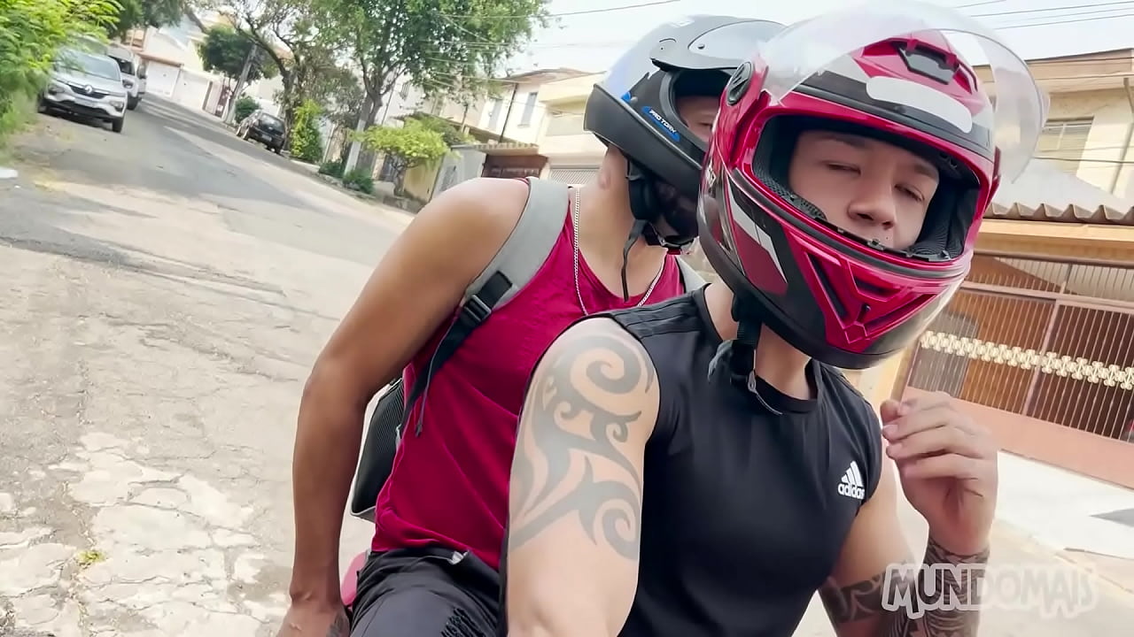 ¡Me subí a la bicicleta y a la polla de mi amigo!
                     blowjob threesome gay new big cock gay blowjob muchos negros