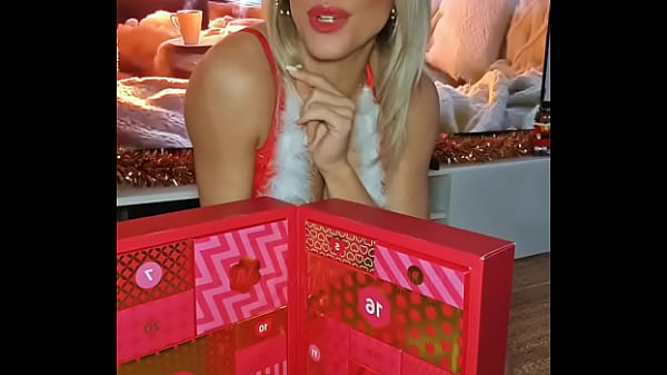 Ela se empolgou com natal e chamou esse neg&atilde;o safado pra foder a buceta e cu dela bem gostoso