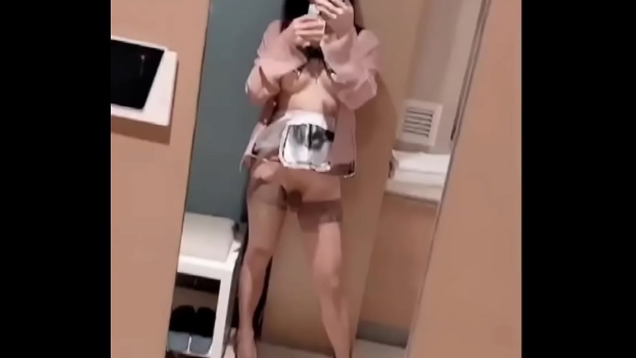 La travesti Tsya, vestida, tiene sexo con el galán bbz47
                    anal stockings asian tranny shemale ladyboy sissy muchos negros