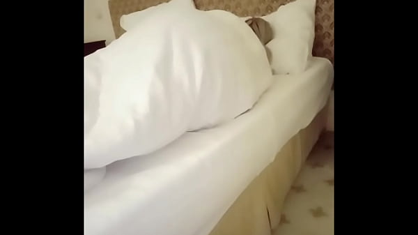 Novinha s&oacute; de calcinha fudeu com seu meio-irm&atilde;o