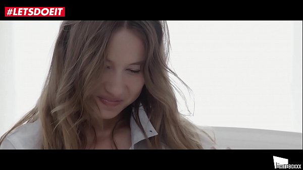 Morning sex with sensual blonde Taylor Sands