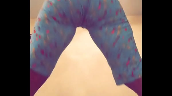 Simone Moore bouncing her juicy ass