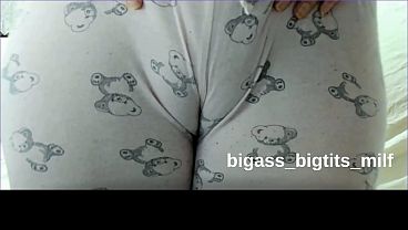 CAMEL TOE- RUBBİNG PUSSY İN PAJAMAS