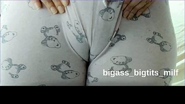 CAMEL TOE- RUBBİNG PUSSY İN PAJAMAS