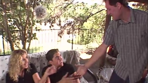 Download Video - Sara Jay&colon; Venez baiser ma femme&period; Gros seins et beau cul &excl; Sara a ses d&eacute;buts &excl; A voir&period;