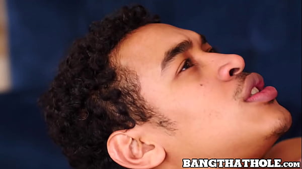 White gay dude shares blowjobs before raw ridin...