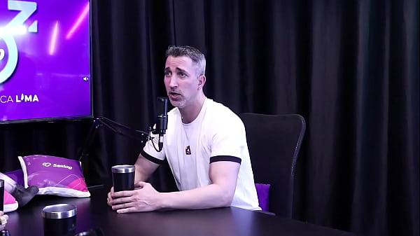 O fetiche dele &eacute; ver a mulher dando para outro homem, goza para isso - Gustavo Asbach (SHEER/RED)