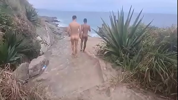 Download Video - Sexo entre amigos em plena praia no rio de janeiro &period;