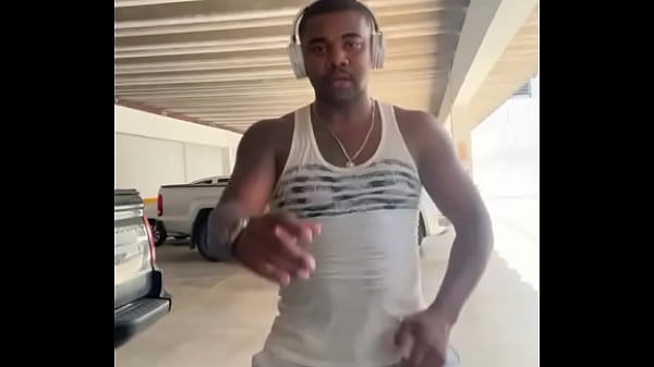 Moreninho safado rebolando pr&oacute;s cria