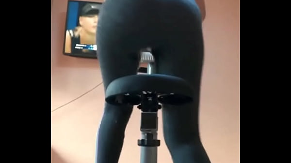 Don't interrupt your workout ?#wetpants #pissing #pee #piss #pantswetting #workout #bicycle #blonde #wet #femaledesper...