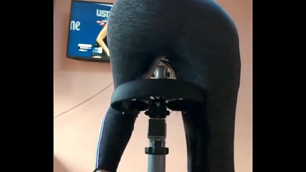 Don't interrupt your workout ?#wetpants #pissing #pee #piss #pantswetting #workout #bicycle #blonde #wet #femaledesper...