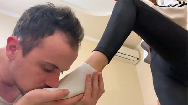 Download Video - Bratty Girl Makes a Slave Sniff Her Sweaty Socks and Puts Them in His Mouth &lpar;Preview&rpar;