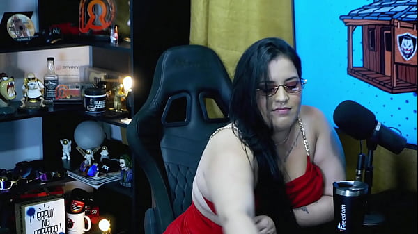 BBW Pri Melancia threw her big ass on all fours on the Podcast table, it's huge, Ruan was speechless and horny! - Podcast Pápum no Barraco!