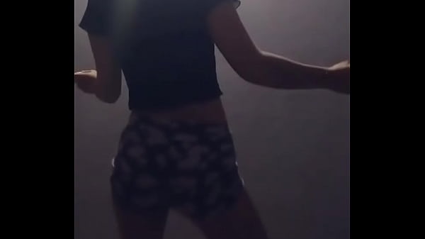 Flaca bailando