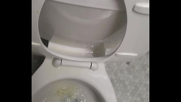thumb peeing long
