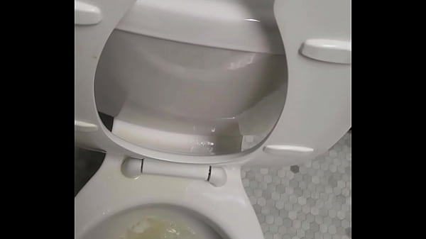 thumb peeing long