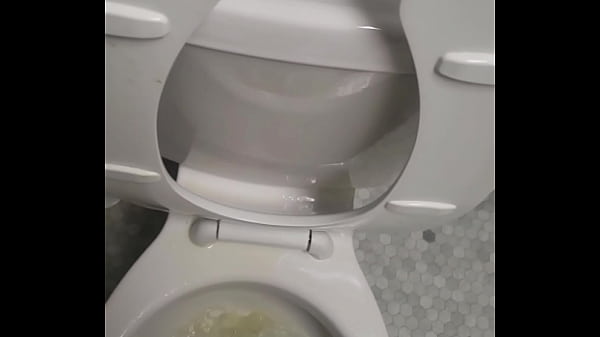 thumb peeing long
