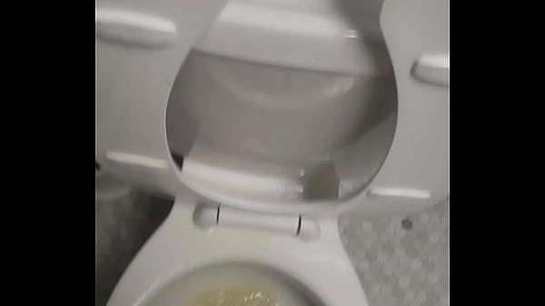 thumb peeing long