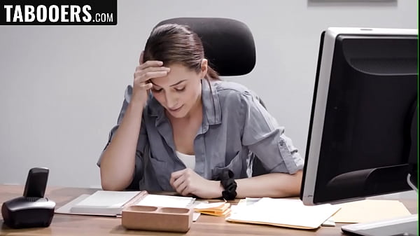 Download Video - SECRETARY&colon; "Fucking suck on that clit like that&period;&period;&period;" - Bella Rolland