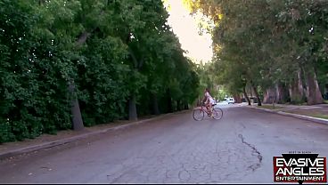 Riley Reid Stops Her Bike Ride, Gets Invited In and Fucked Raw After Pussy Eating