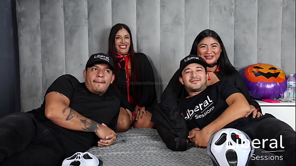 Un juego previo antes de compartir sus esposas.