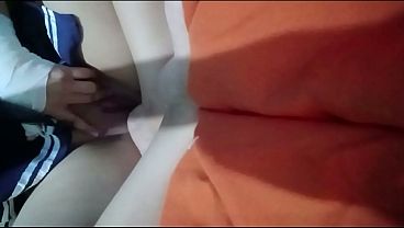 Solita en mi cama sin censura.