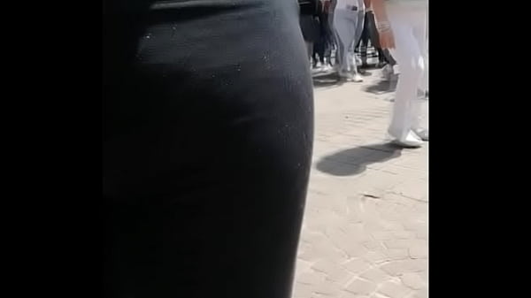 Tocando a estudiante del tecno en leggings