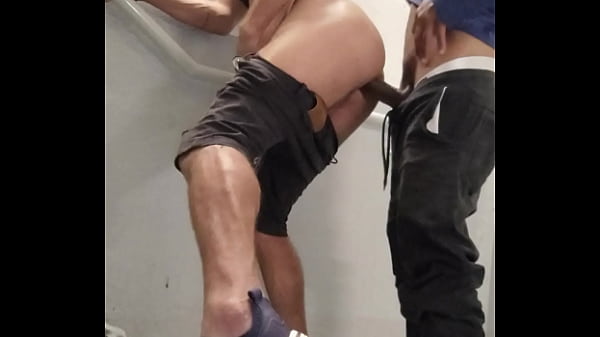 Dei na escadaria do shopping