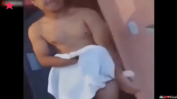 My stepmother is not in the room and I want to eat my stepfather's cock who is in the bathroom sex with my stepfather