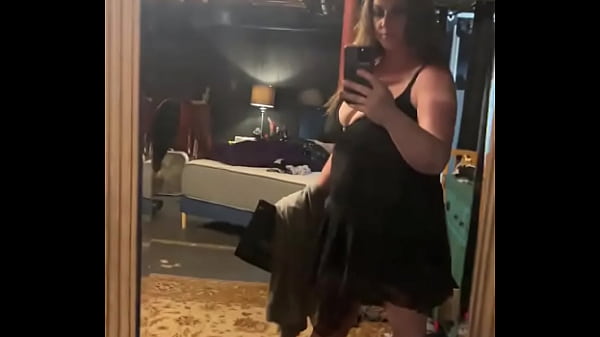 Like my killstar dress? Ignore my messy studio. 5 sec