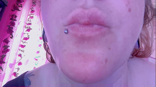 beige lip gloss [4k]