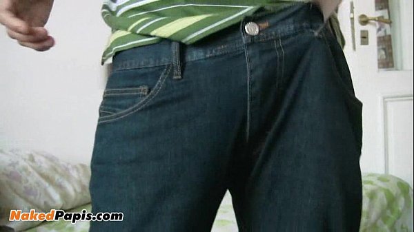 Download Video - Latin Papi jerking off