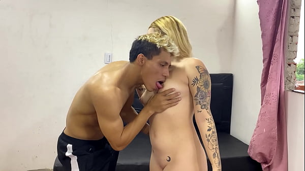 Employee seduces her boss and they have sex without a condom, and he gives her a delicious creampie. Anal - Spanish porn - POV - Latina blonde with a big ass