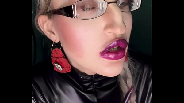 Findom Goaldigger - Sissy, Kiss my lips in panties