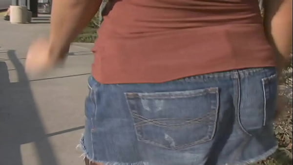 When she finds out her college student doesn't know how to suck a dick, she's got to show...